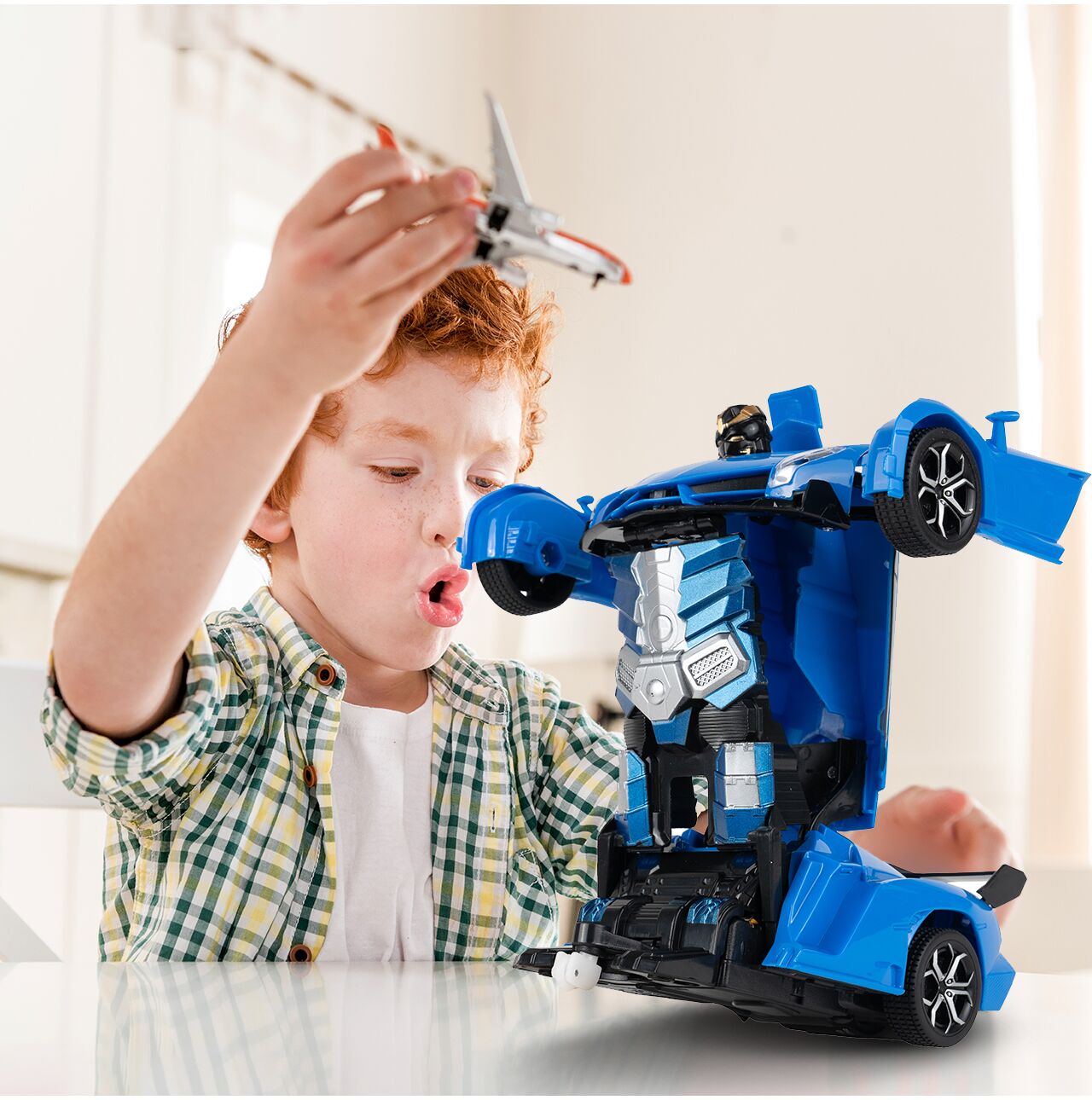 Masina robot cu telecomanda