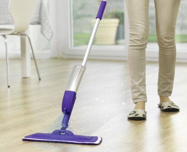 Mop cu rezervor incorporat 600 ml cu laveta absorbanta din microfibra